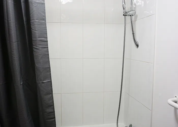 The Worthys * بريستول