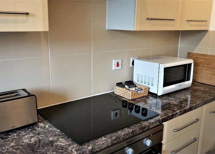 The Worthys * بريستول